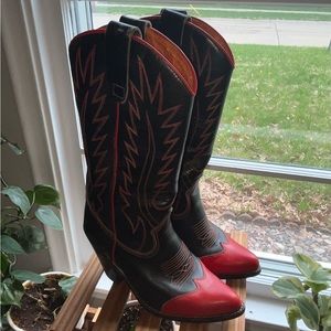 Gorgeous western boots